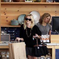 Reese Witherspoon out shopping in West Hollywood | Picture 107086